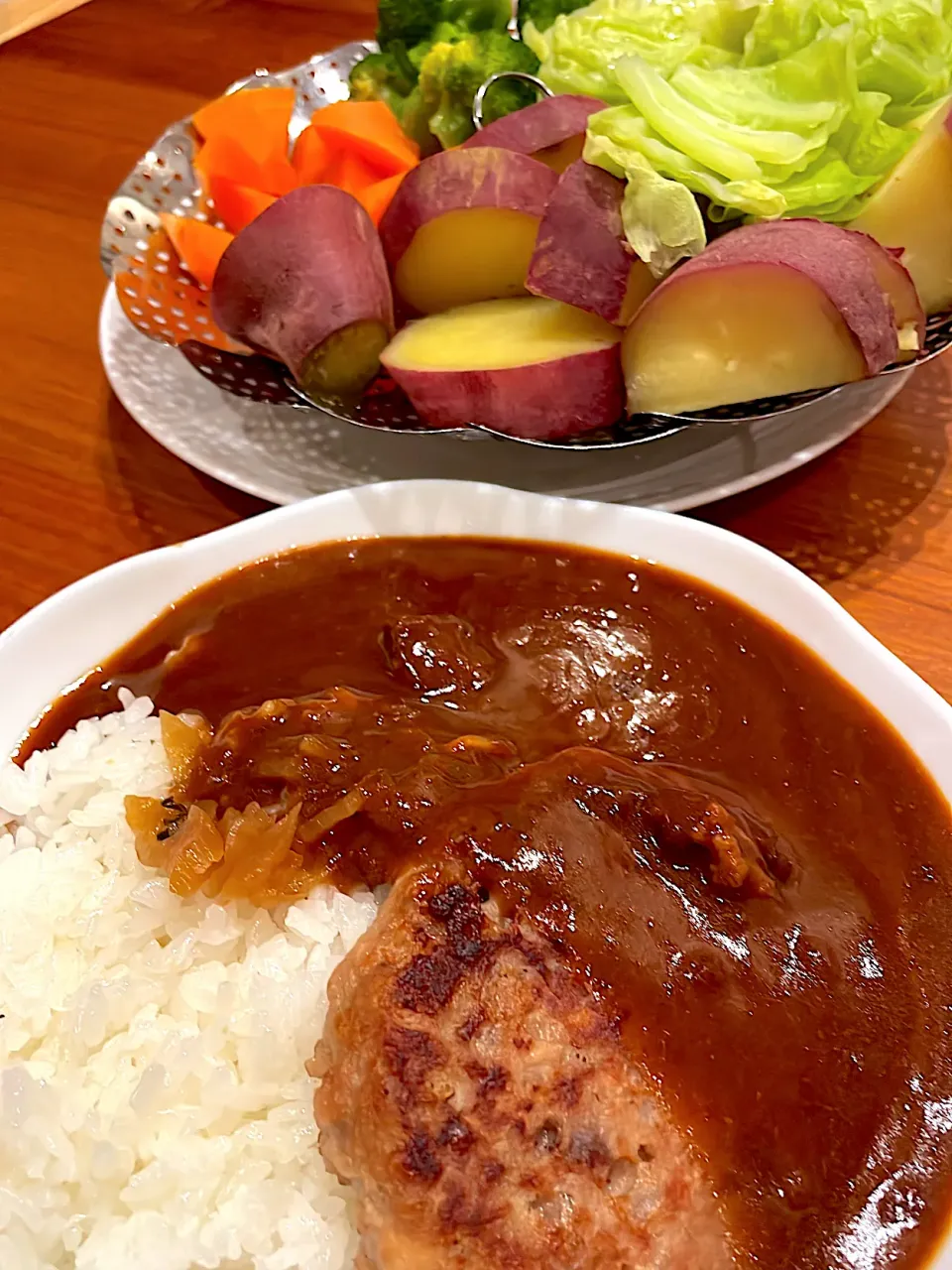 ハンバーグカレー　蒸し野菜|とゆあさん