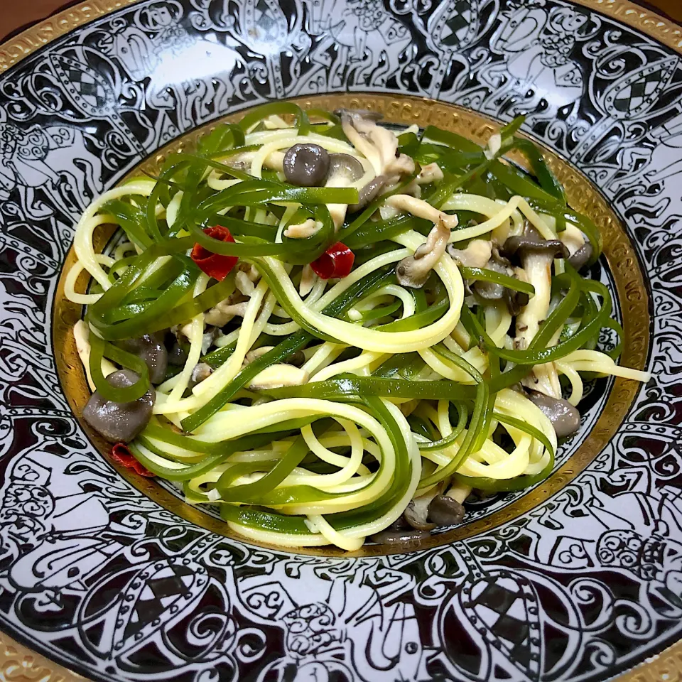 #vegan 
細切り昆布と平茸のパスタ|makiko_aさん