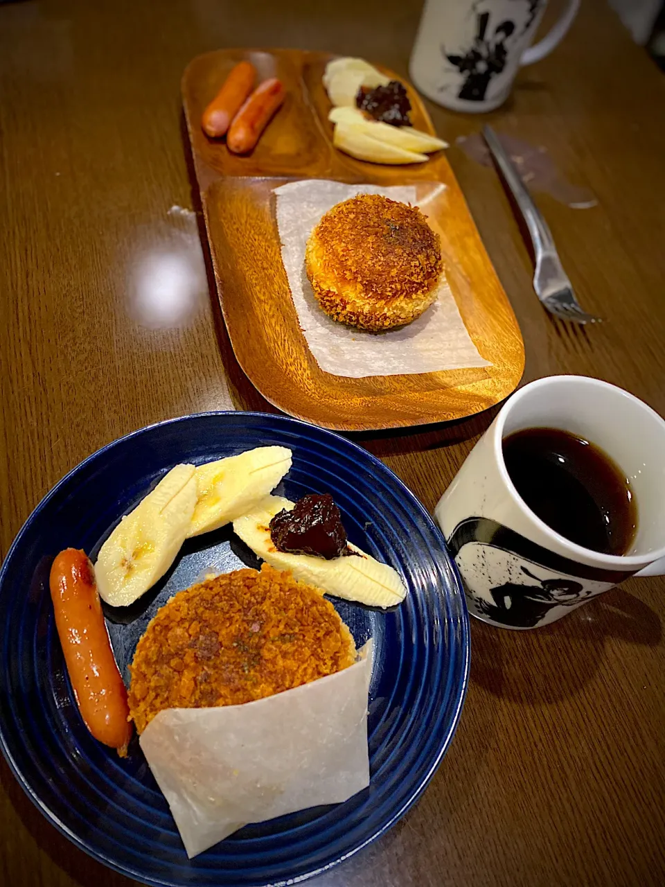 カマンベールチーズ 入りバターチキンカレーパン　焼きソーセージ　チョコバナナ　コーヒー|ch＊K*∀o(^^*)♪さん