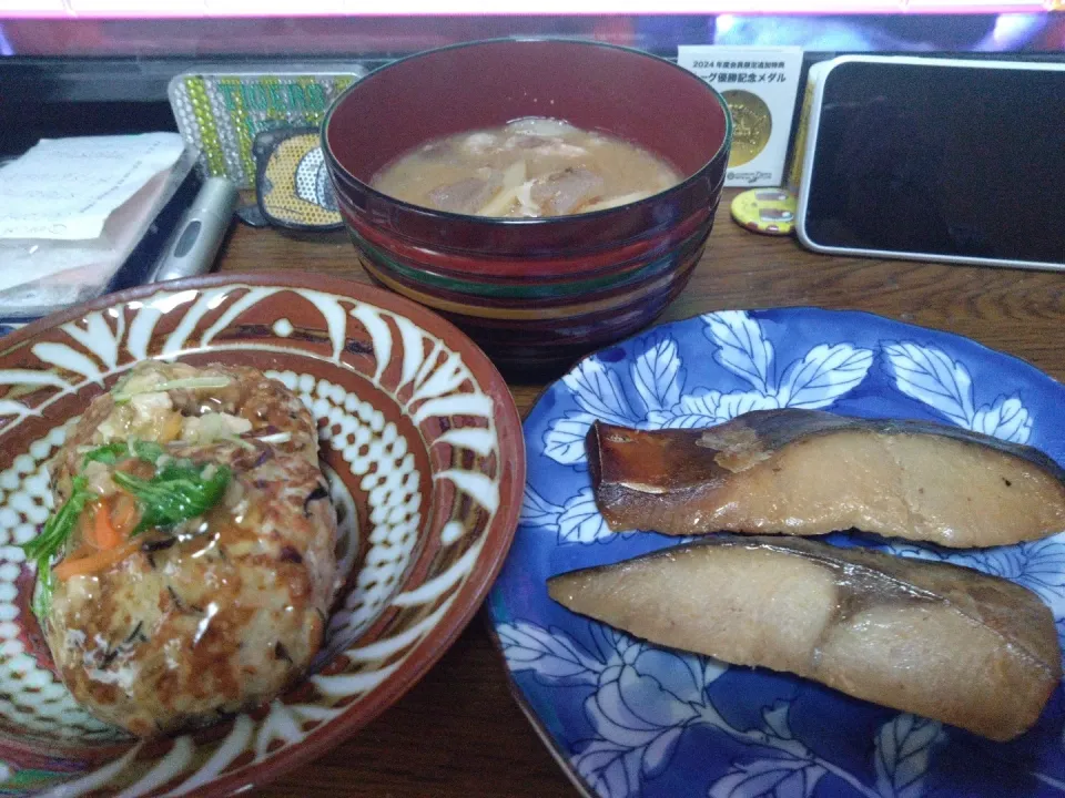 サワラの西京焼き 豆腐ハンバーグ 豚汁|梅吉さん