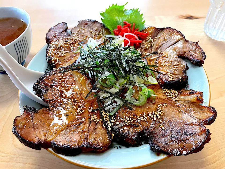 Snapdishの料理写真:炙りチャーシュー丼　大門|なお🅿️さん