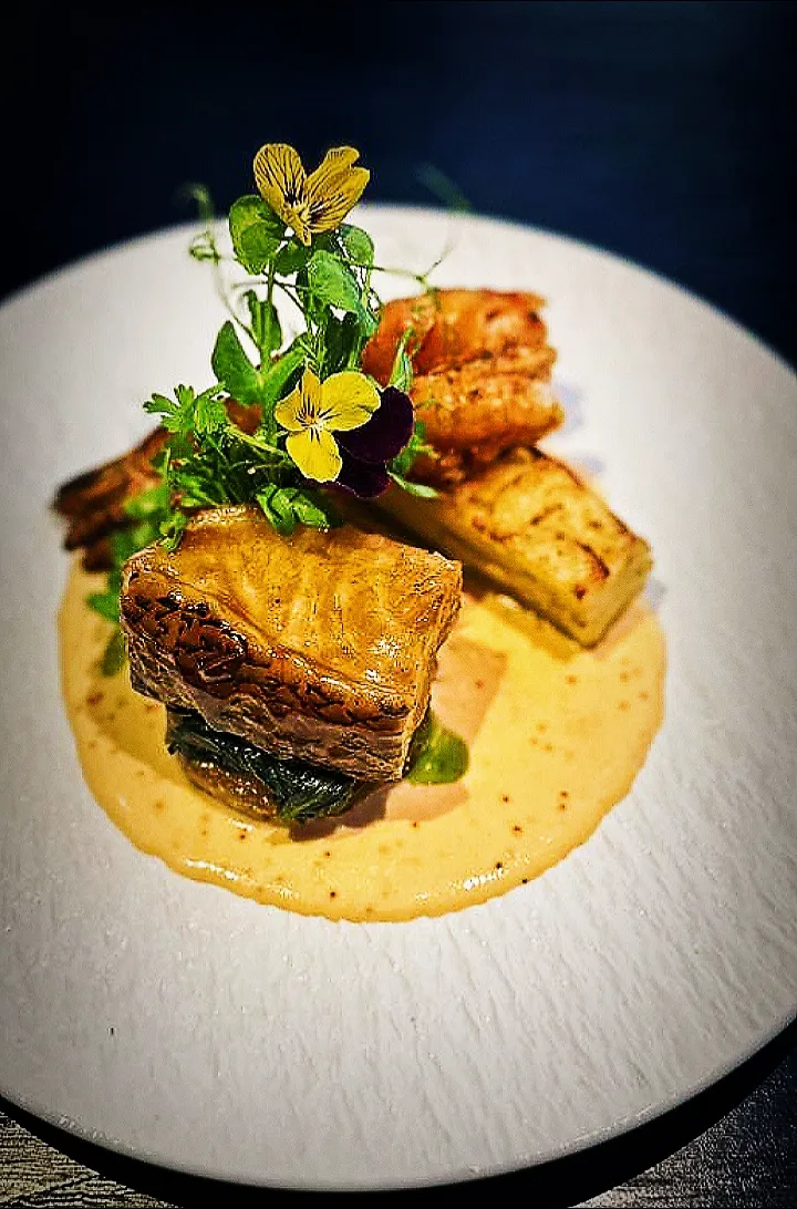 Baked Teriyaki White Cod & Charbroiled 7 Spice Tiger Prawn
~ Served With Tobiko Cream Sauce , 1000 Layer Potatoes & Sauteed HK Baby Spinach|Max Tehさん