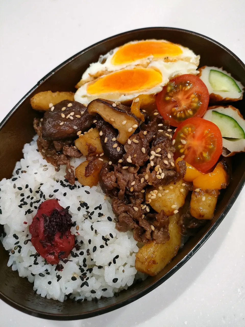 Snapdishの料理写真:牛肉山芋甘辛炒め弁当|ルルさん