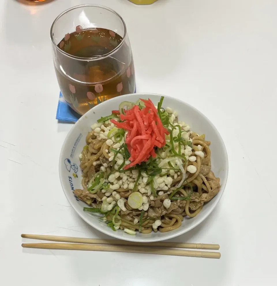 お昼ごはん。☆焼きそば。葱・天かす・紅生姜トッピング|Saharaさん