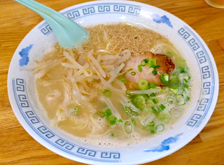 市場食堂の300円ラーメン🍜|🐈⸒⸒⸒⸒つるのダンス🐈🐾さん