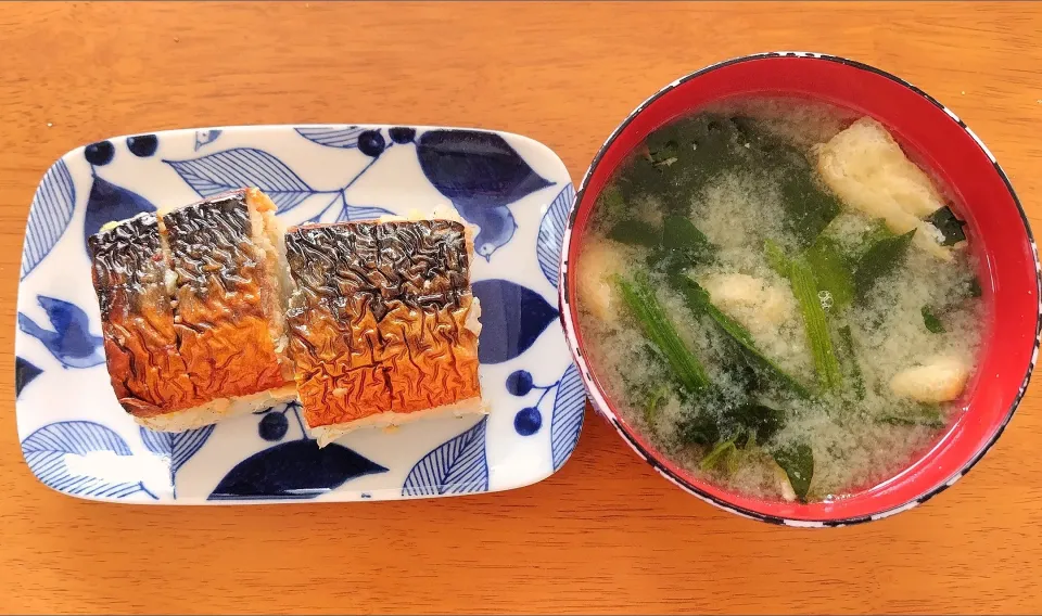 2024 0224　焼き鯖の押し寿司　ほうれん草と油揚げのお味噌汁|いもこ。さん