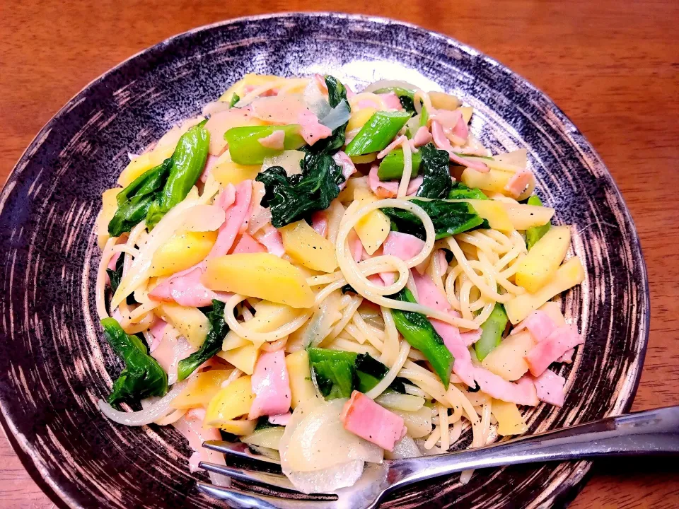 チンゲンサイ菜花とじゃがいもとベーコンのパスタ|秀美«シュウビ»さん