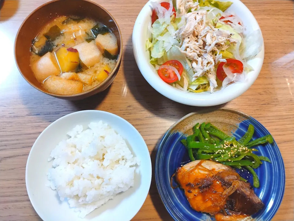 ささみサラダ
さつまいも味噌汁
ブリの照り焼き|さゆさん