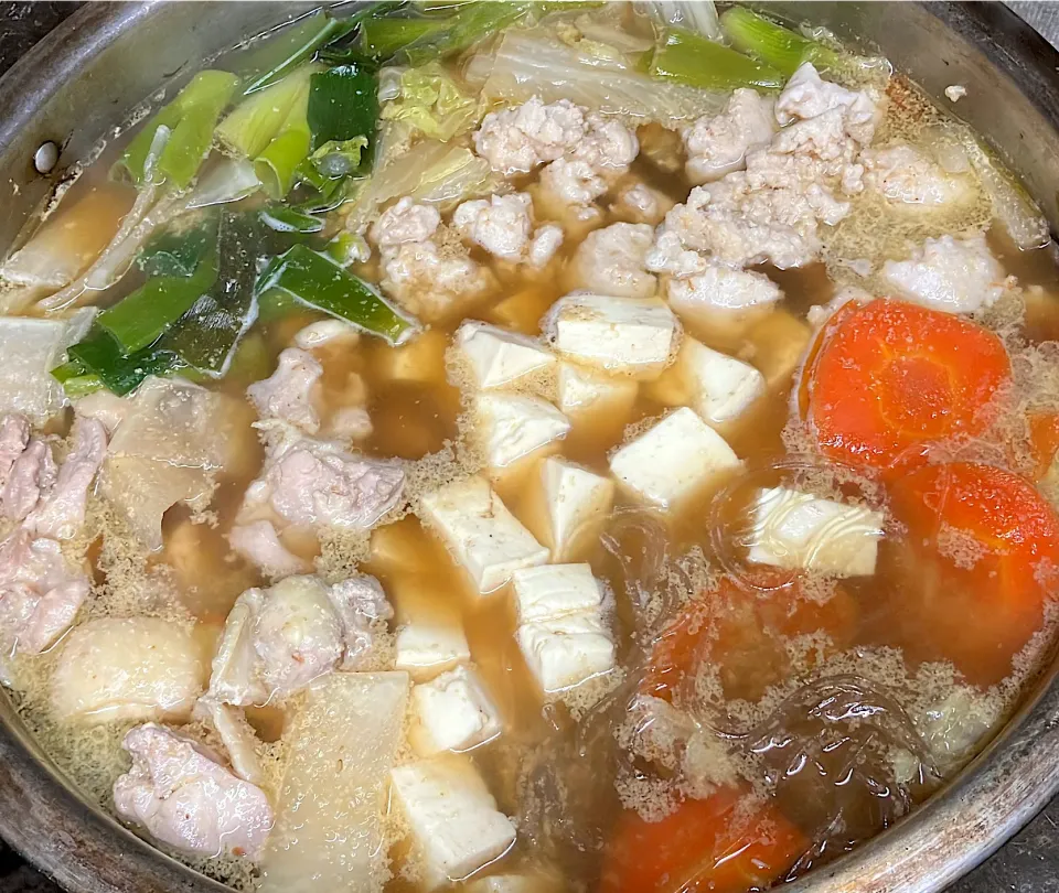 冷蔵庫、冷凍庫整理  ふわふわハモつみれと地鶏の胡麻風味ちゃんこ鍋🍲|🐈⸒⸒⸒⸒つるのダンス🐈🐾さん