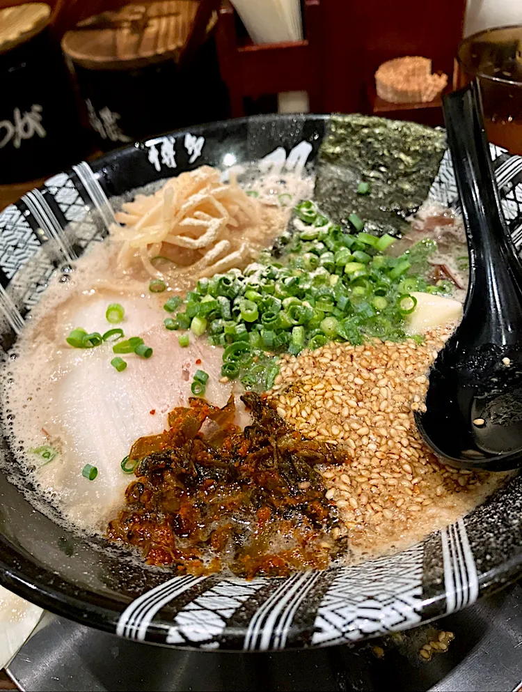 博多中洲 ラーメン一双のラーメン|🐈⸒⸒⸒⸒つるのダンス🐈🐾さん