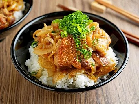 さっぱり昆布ぽん酢鶏丼|ヤマサ醤油公式アカウントさん