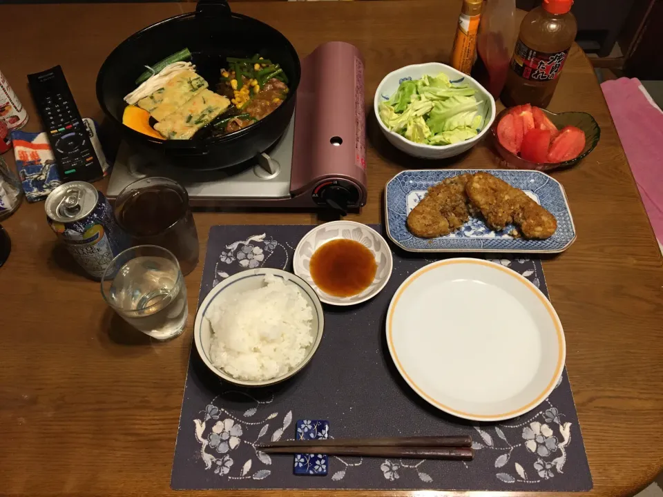 ご飯、南部鉄器の鉄鍋焼き（アンガス牛ガリペパライス用、チヂミ、えのき茸、かぼちゃ、オクラ)、ハッシュドポテト、トマト、バリバリキャベツ、ノンアルコールスタイルバランス、烏龍茶(夕飯)|enarinさん