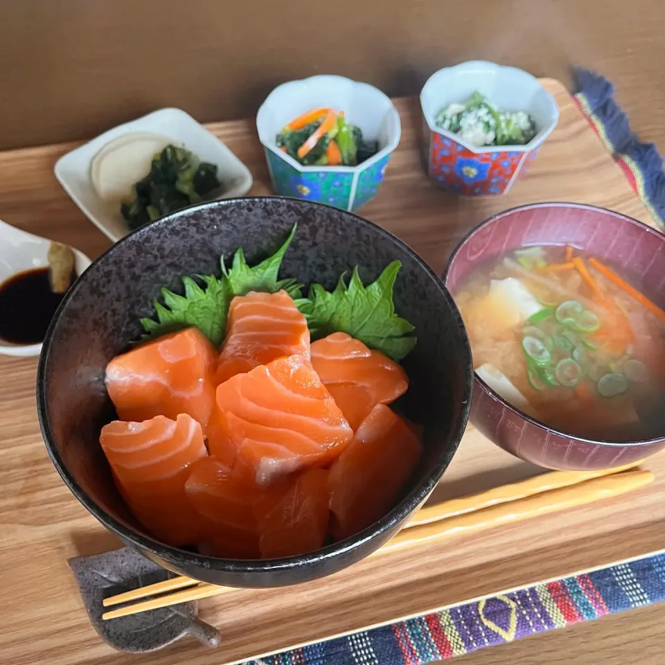 サーモン丼！|さとみこさん