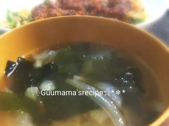 Snapdishの料理写真:甘さにほっこり♡新玉ねぎとわかめの中華風スープ|Guuママさん