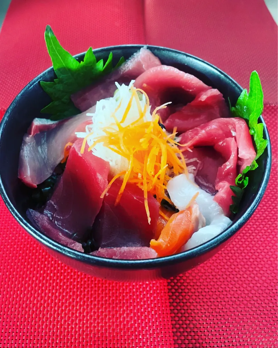 今日のお昼は海鮮丼|めんちゃんさん