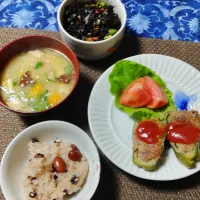 Snapdishの料理写真:赤飯とピーマンの肉詰ときのこ入り豚汁|nobukoさん