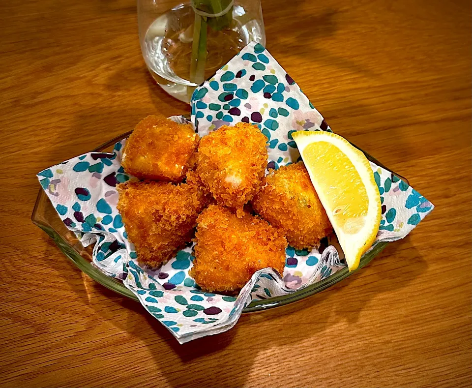 カマンベールチーズフライ🧀　火を入れるとコクが増して美味しかったよ😋|BUBUさん