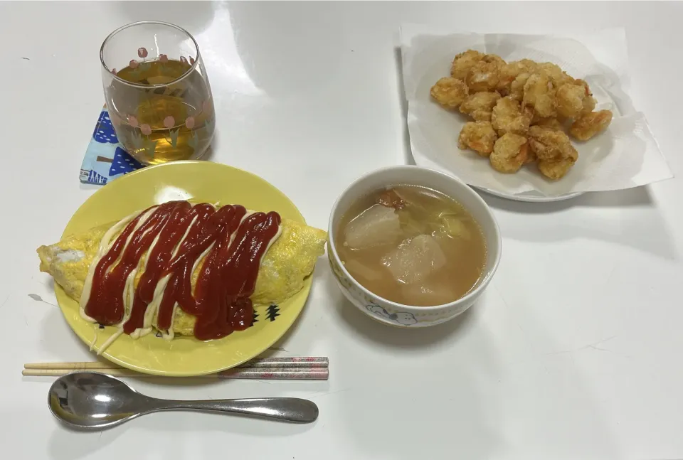 Snapdishの料理写真:晩御飯☆オムライス☆エビフライ☆ポトフ（大根・キャベツ・ブロックベーコン）|Saharaさん