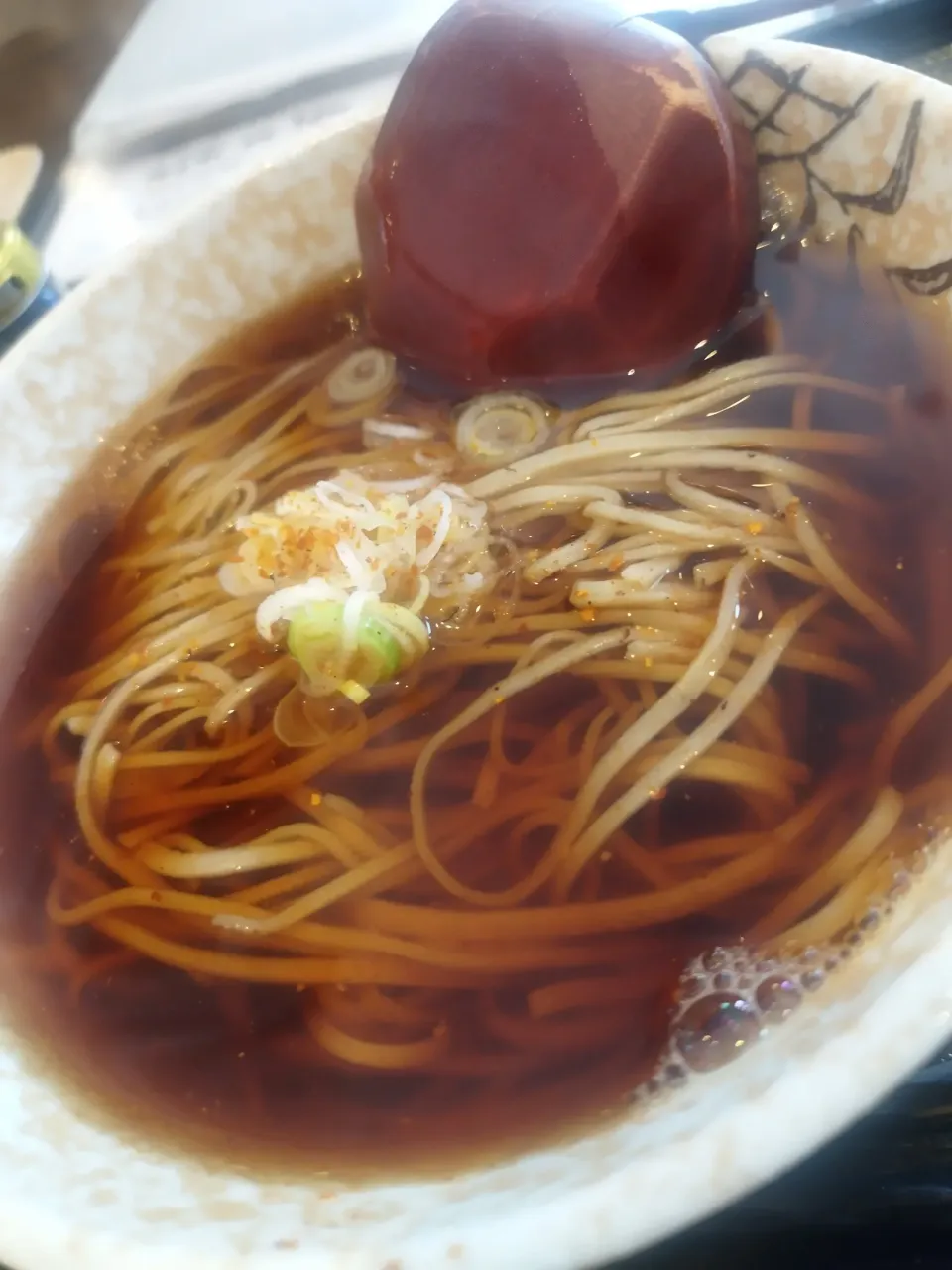 かけ蕎麦

近所に評判の良いお蕎麦屋さんができました😊味を見たくてかけ蕎麦を注文。

二八そばで美味しかったです。|スナックるみさん