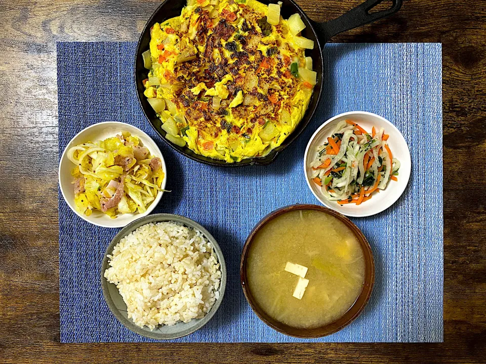 オープンオムレツ　大根と人参ナムル　生ハムと春キャベツのマリネ　発芽玄米ご飯　味噌汁|♡misaki♡さん