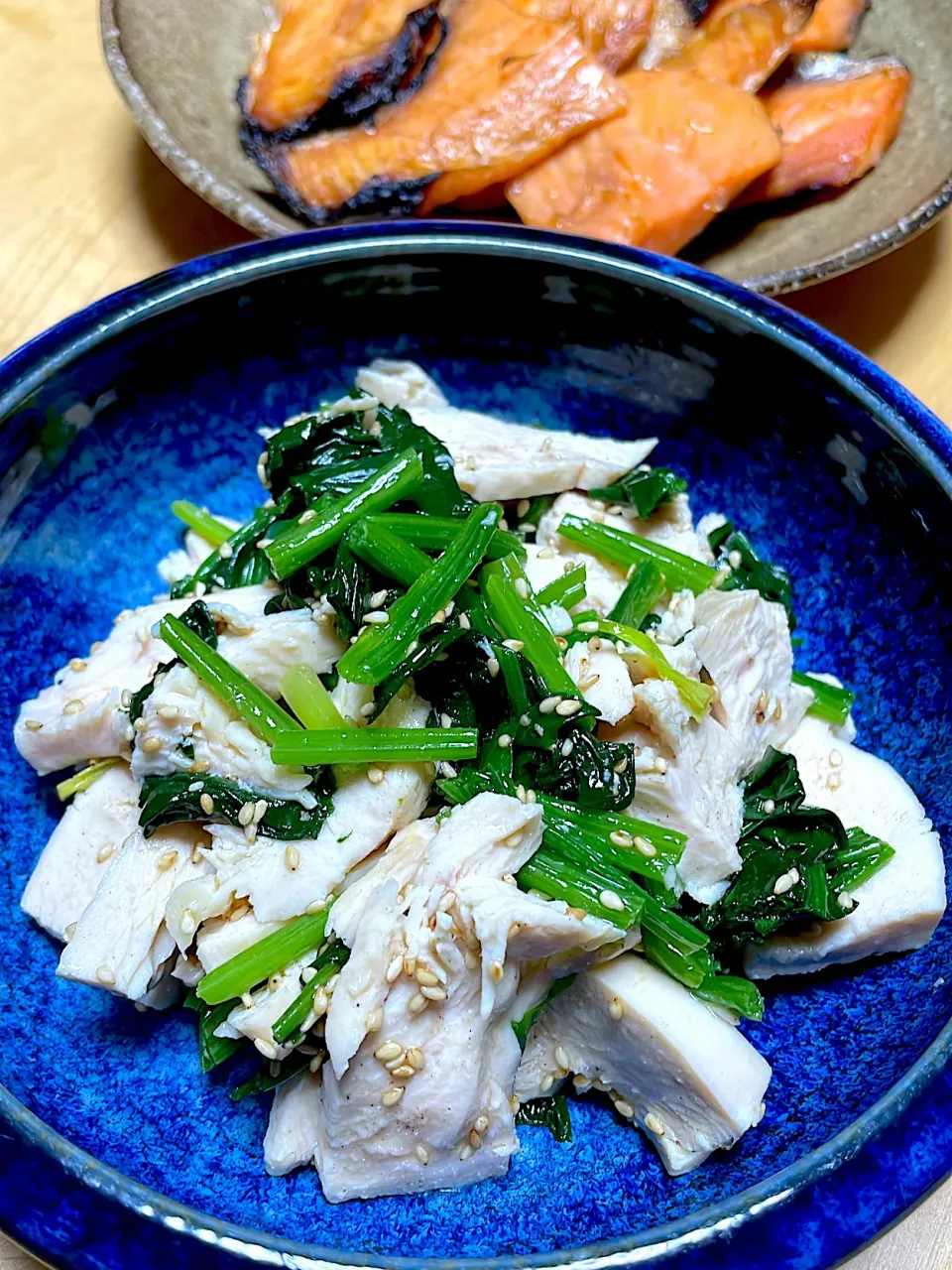 Snapdishの料理写真:サラダチキン残り、もう1品は、ほうれん草🥬とサラダチキンのナムル🥗|abekoさん