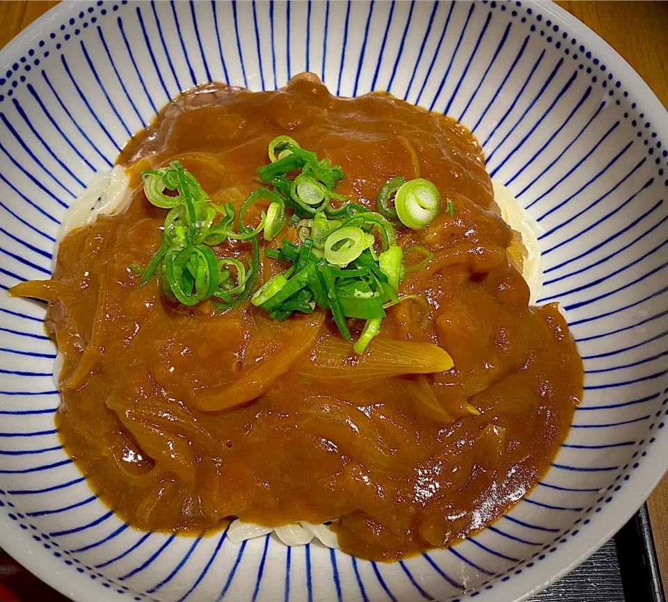 牛肉カレーぶっかけうどん 770円|すくらんぶるえっぐさん