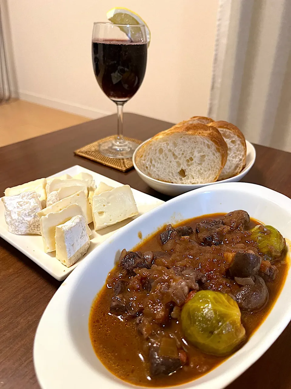 牛肉と芽キャベツ赤ワイン煮込み|カリィさん