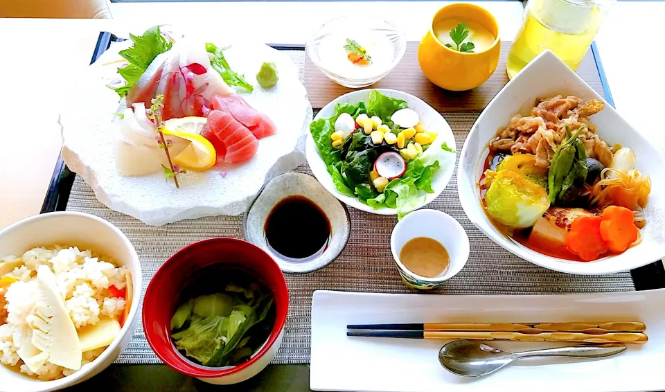 牛すき煮　刺し盛り　筍ご飯|トモロヲさん