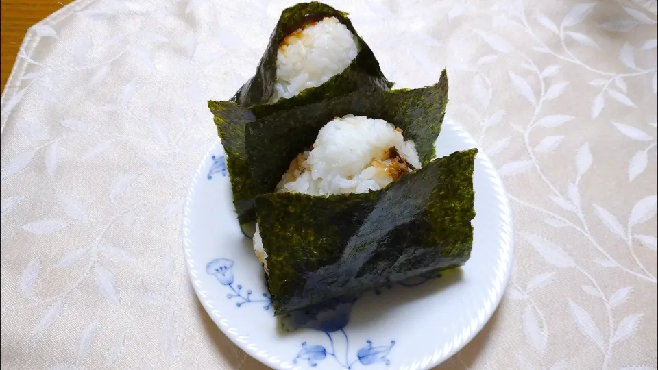 2/28の夜勤弁当
昆布のおにぎり🍙|卯月さん