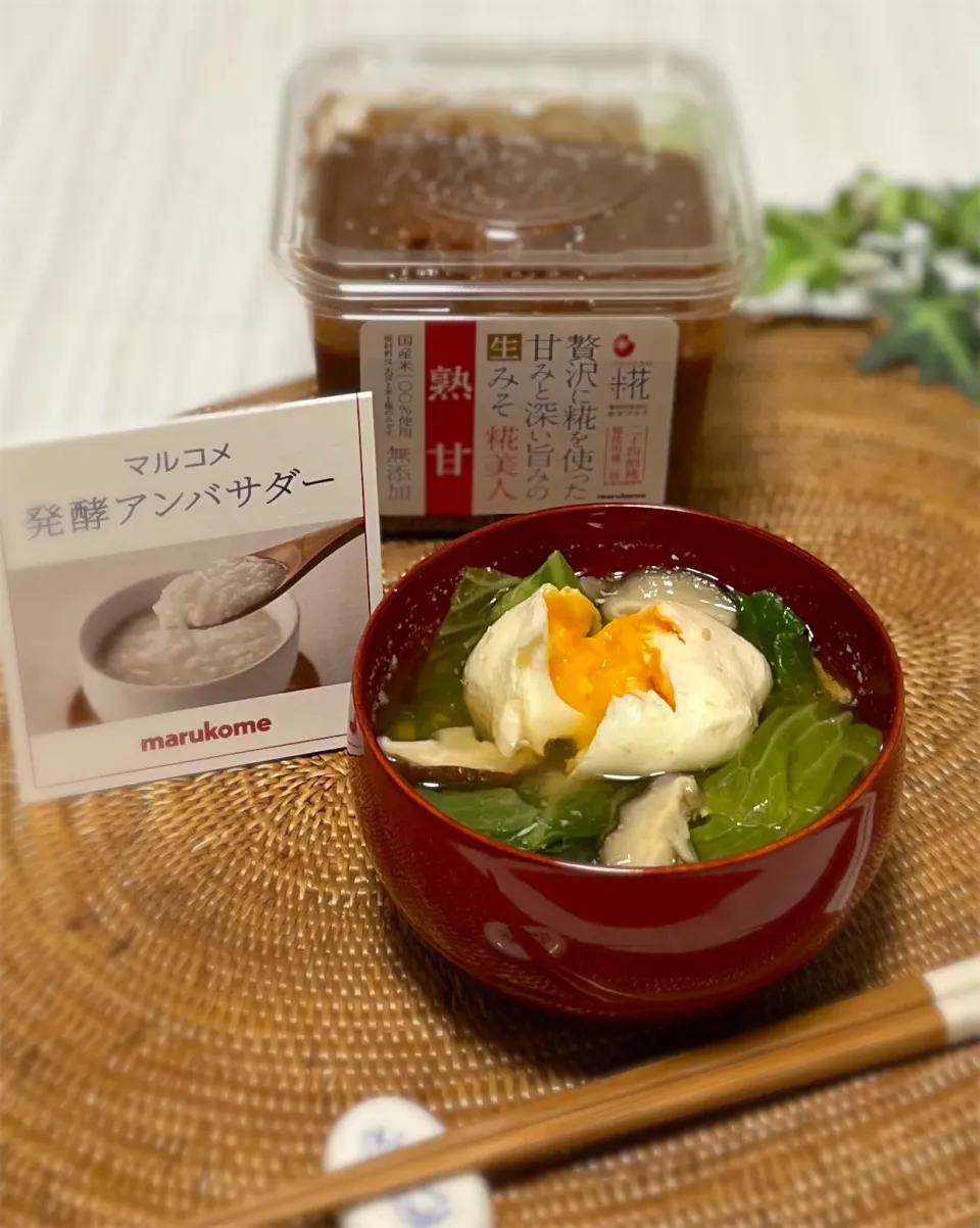 Snapdishの料理写真:キャベツと落し玉子のお味噌汁|あゆさん