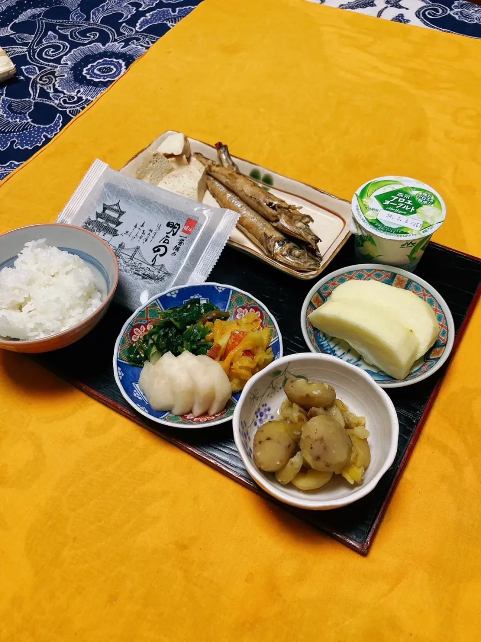 grandmaの晩ごはん☆ 今日は冷蔵庫の掃除…結構､雑に何でも突っ込んでたわ
今夜は昨日の残りで…栗の甘煮がメーンかなぁ|kaoriさん