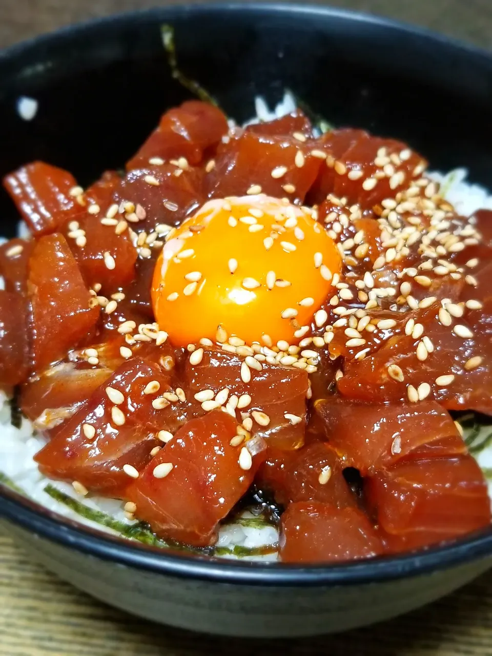 パパ作👨息子盛り付け👦ユッケ丼|ぱんだのままんさん