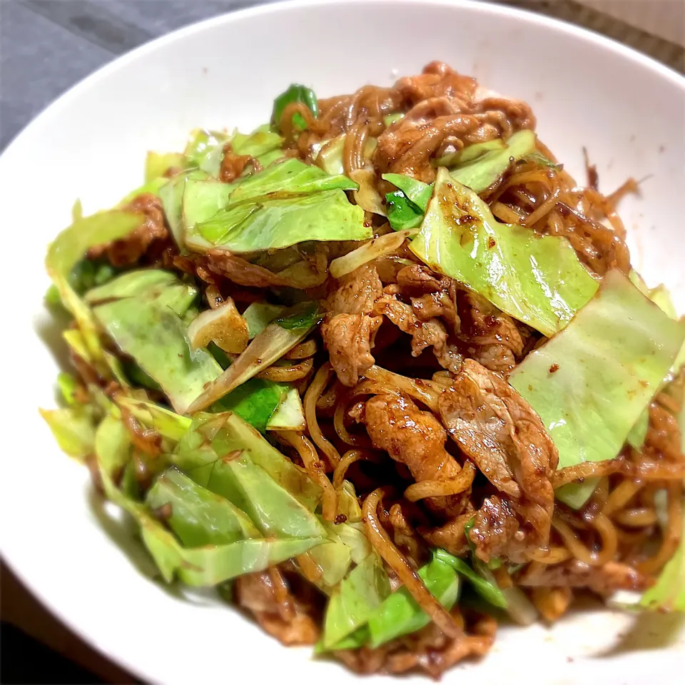 今夜は太麺ソース焼きそばを、シャキシャキキャベツたっぷりで頂きました😋🎵👍|ギムレットさん