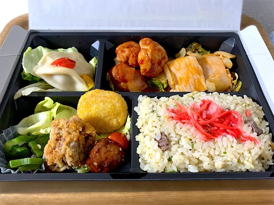 エビチリと特製甘酢の酢豚弁当|みゃ〜・はつさん