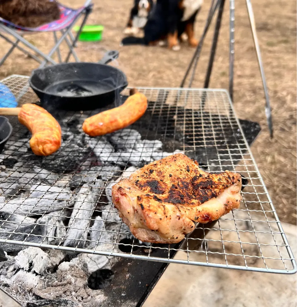 チキンステーキと骨付きソーセージ🍗|ミカさん