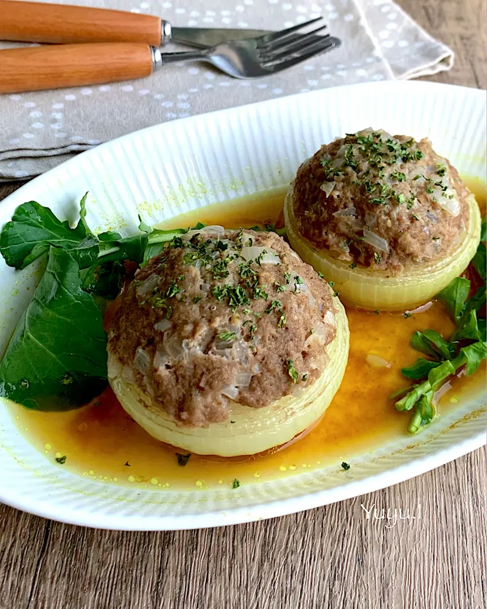 Snapdishの料理写真:レンジで♪玉ねぎの肉詰め カレー味|ゆーこどんさん