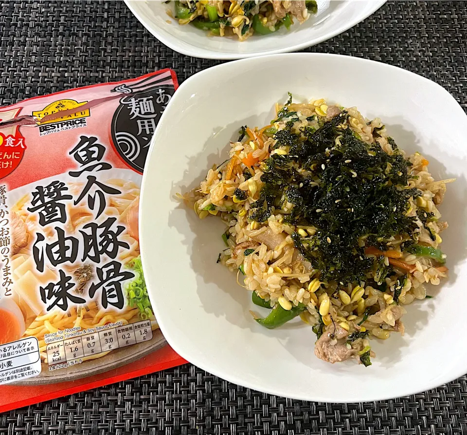 【長女と旦那の昼ごはん】混ぜ麺の素で焼き飯|まひるさん