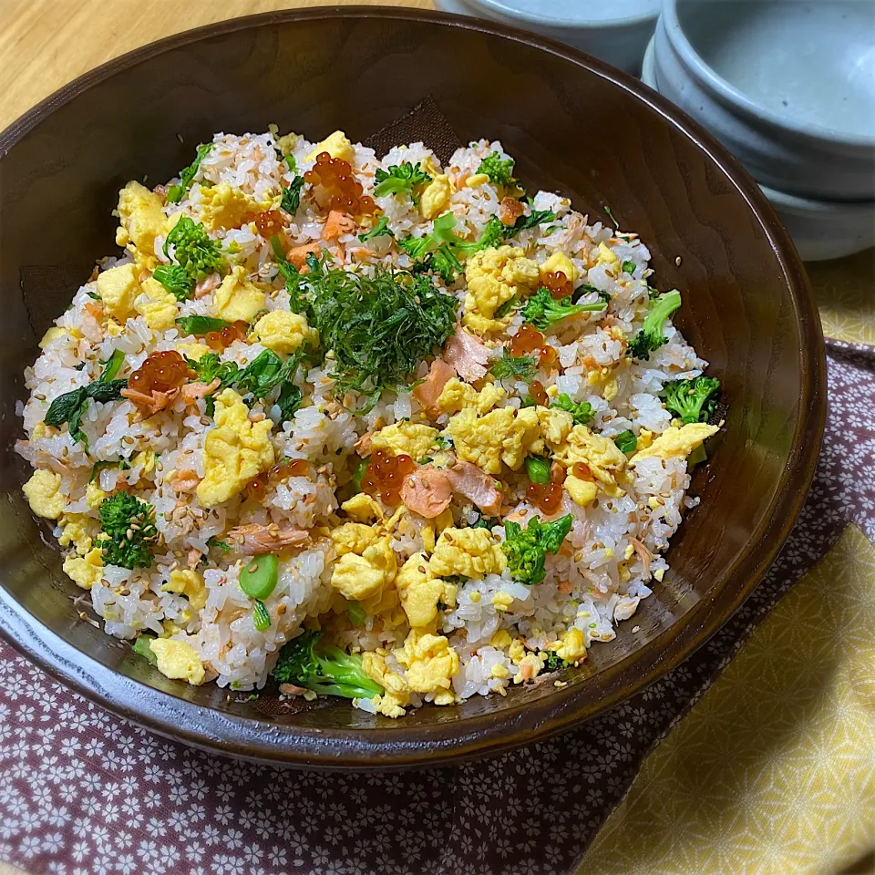 うさかめさんの料理 シロさんの 鮭と卵ときゅうりのちらし寿司を　鮭と卵と菜の花のちらし寿司に。|sakurakoさん