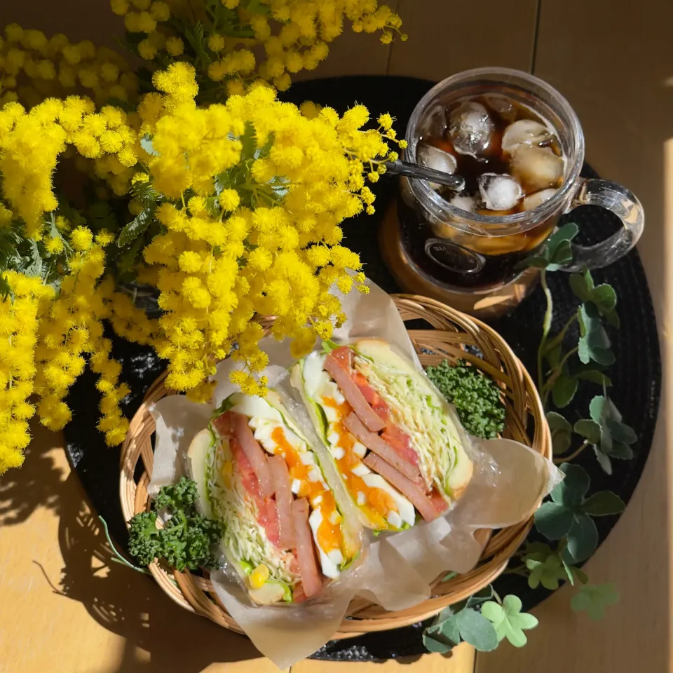 3/1❤︎スパムたまごサンド🌱✨
お弁当の残り物で…

＊ 輝絹食パン🍞
＊スパム焼肉ダレ
＊ 半熟たまご
＊ フリルレタス ＊キャベツ＊トマト|Makinsさん