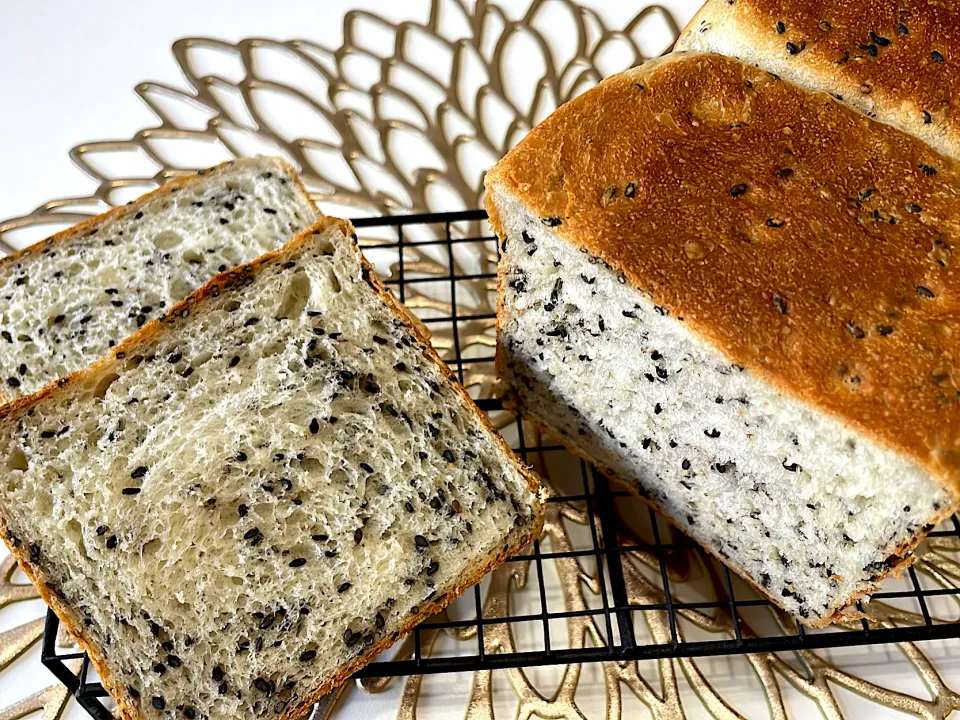 Snapdishの料理写真:セサミ食パン🍞|ちかちかさん