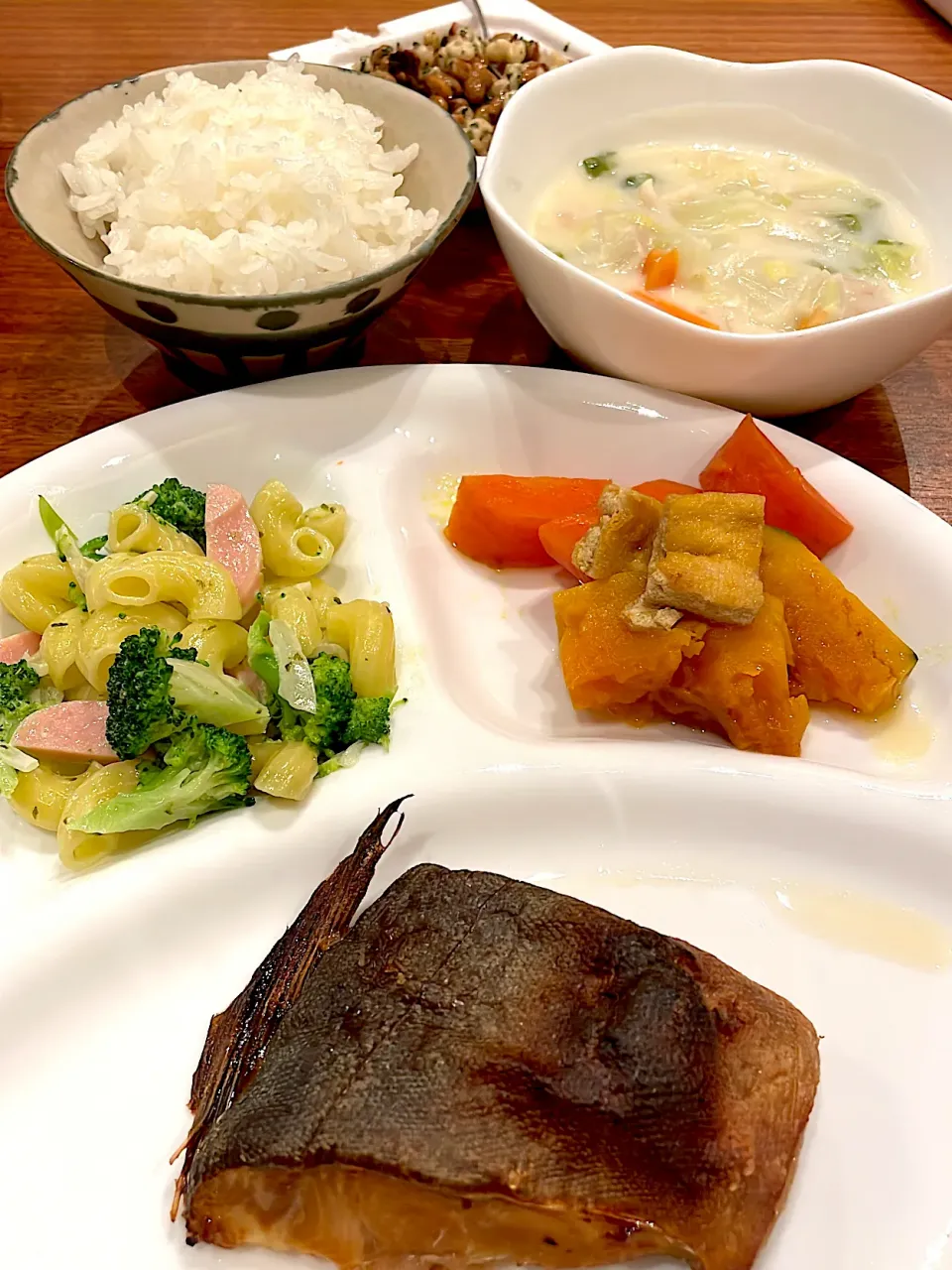 ホッケ　ブロッコリーサラダ　カボチャ煮　クリームシチュー|とゆあさん