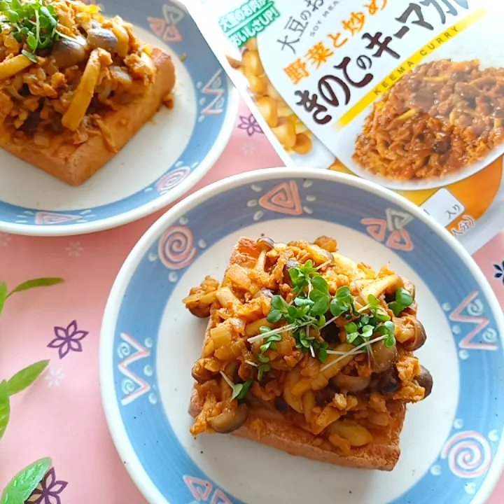 Snapdishの料理写真:厚揚げにきのこのキーマカレーのせ。|小豆🌼さん