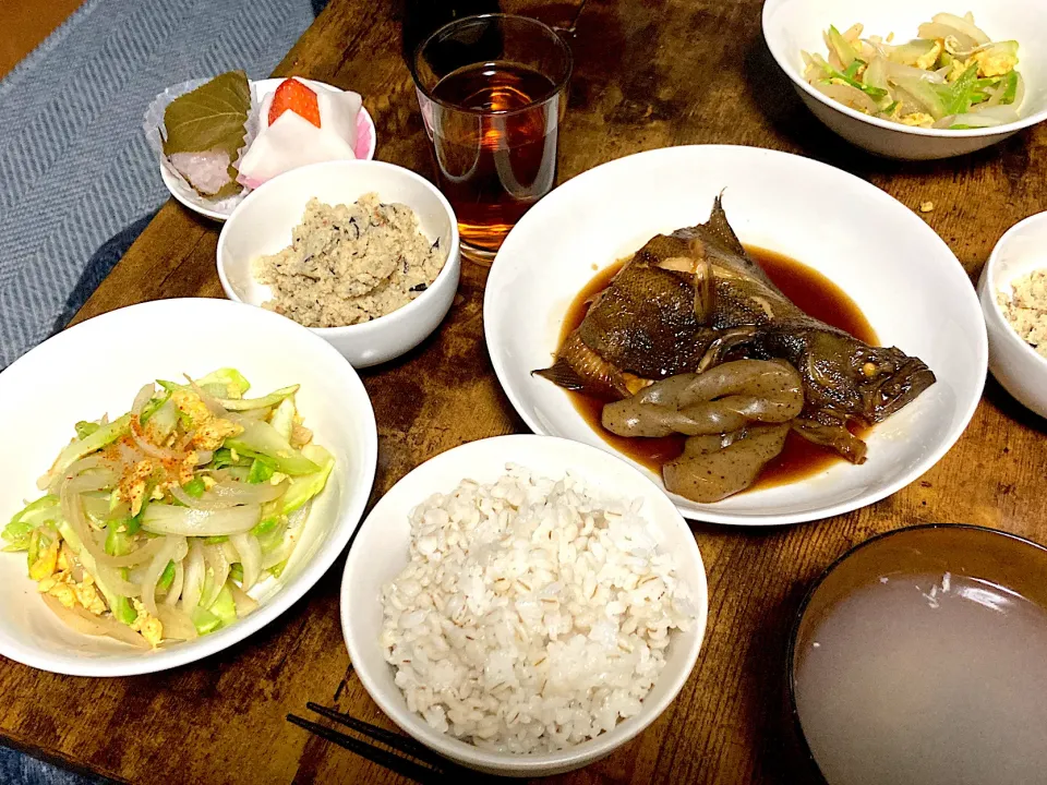 カレイの煮付とつぼみ菜の炒め物と卯の花とすまし汁|しあぺんさん