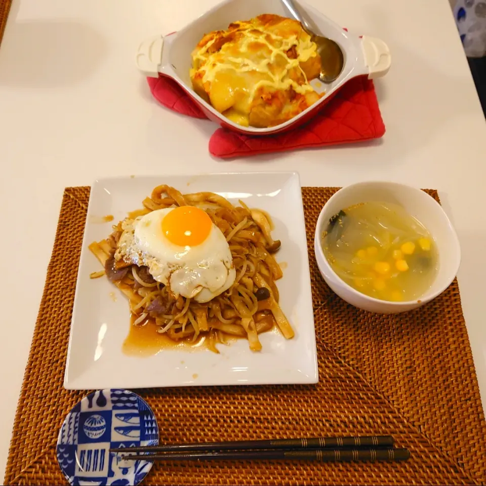 今日の夕食　ジンギスカン焼きうどん、厚揚げのキムチチーズ焼き、春雨スープ|pinknari🐰🌈さん