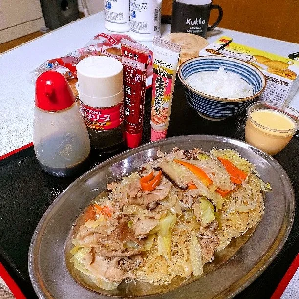 Snapdishの料理写真:焼きビーフン特盛&ライス&自家製プリン。

#父子家庭の晩ごはん
＃シングルファーザー|ariyo4200さん