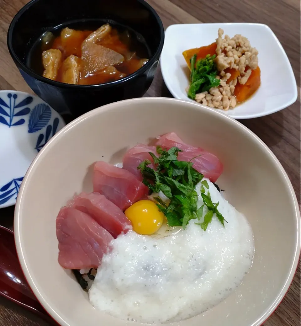 Snapdishの料理写真:鮪の山かけ丼|ゆりちさん