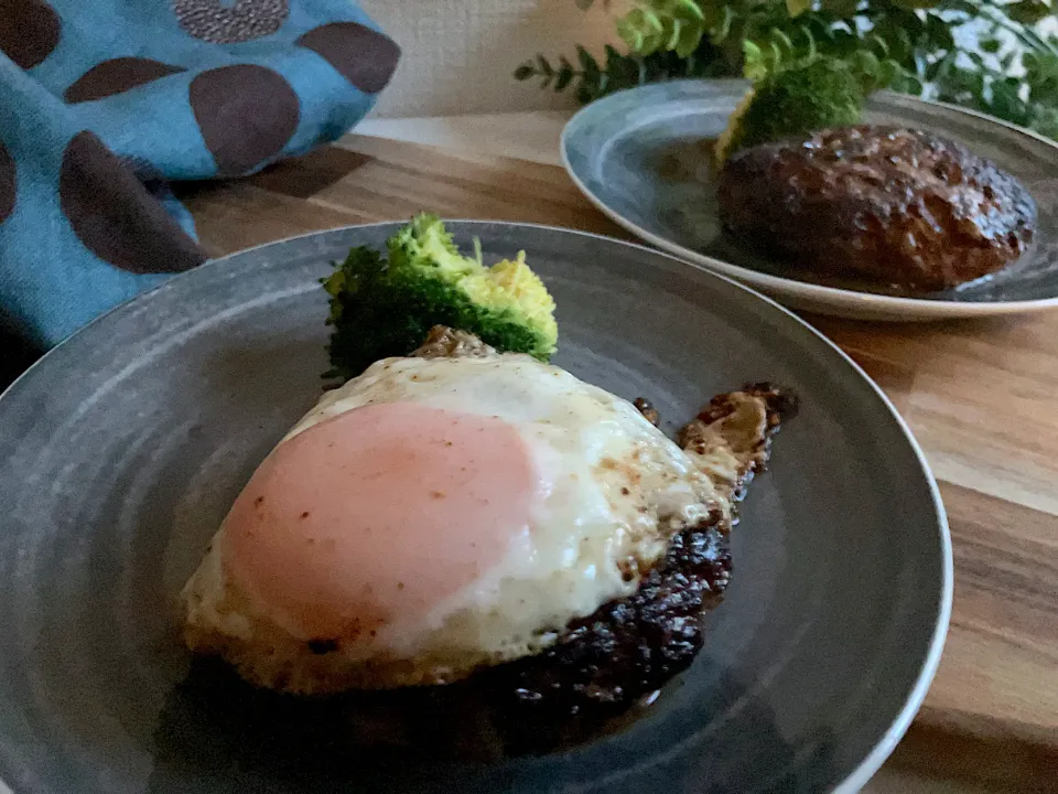 ＊目玉焼き乗せスパイスハンバーグ＊|＊抹茶＊さん