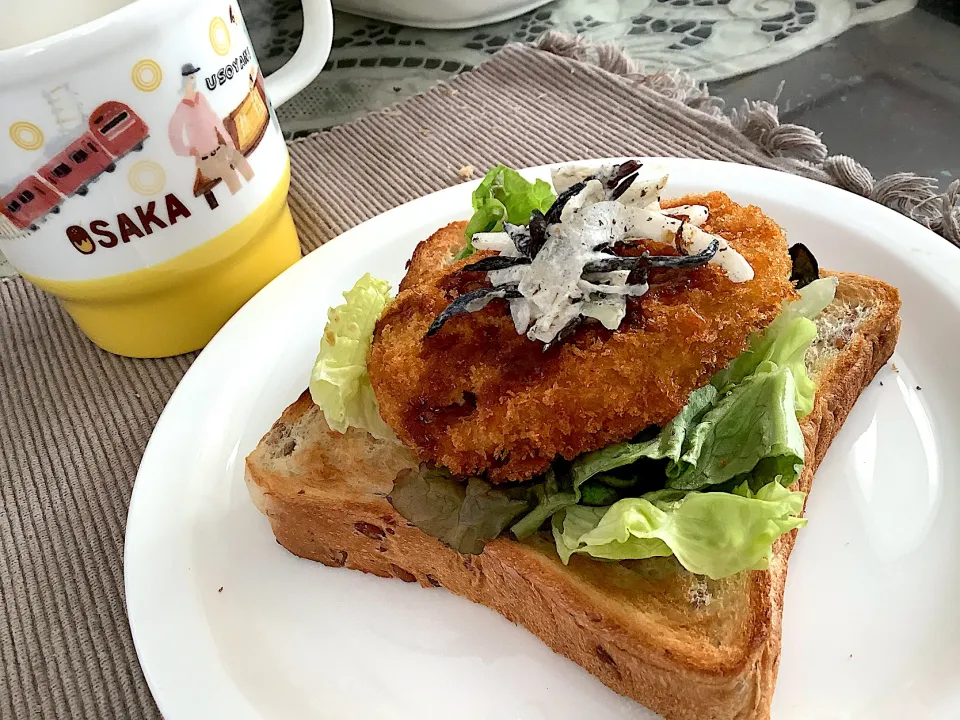 今朝は冷えますな〜💦『コロッケパン』😋で元気アップ⤴️|アライさんさん