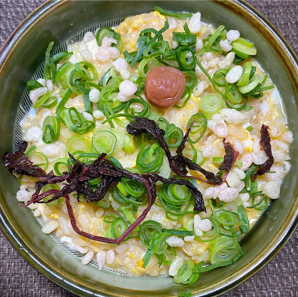 吉牛の具を使った肉うどんの汁と吉牛つゆだくご飯を再び合わせたおじや|すくらんぶるえっぐさん