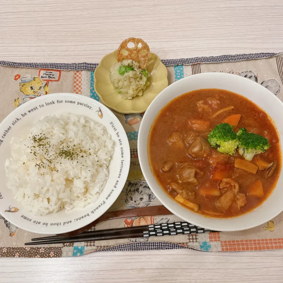 Snapdishの料理写真:ビーフシチュー、枝豆入りポテサラ、ごはん|mayuさん